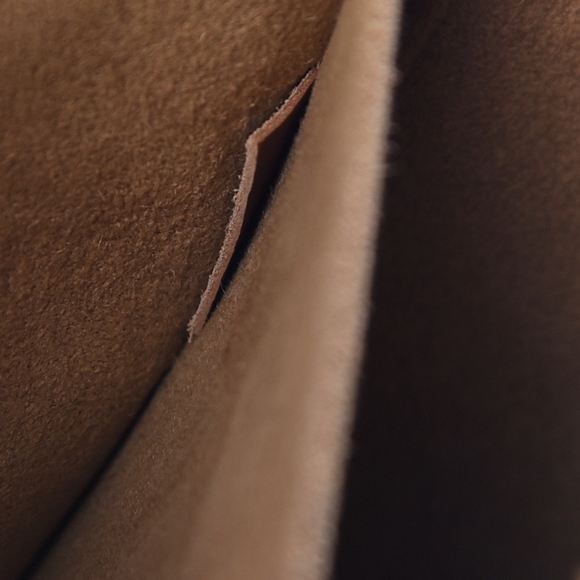 Louis Vuitton - Picture 4 of 6